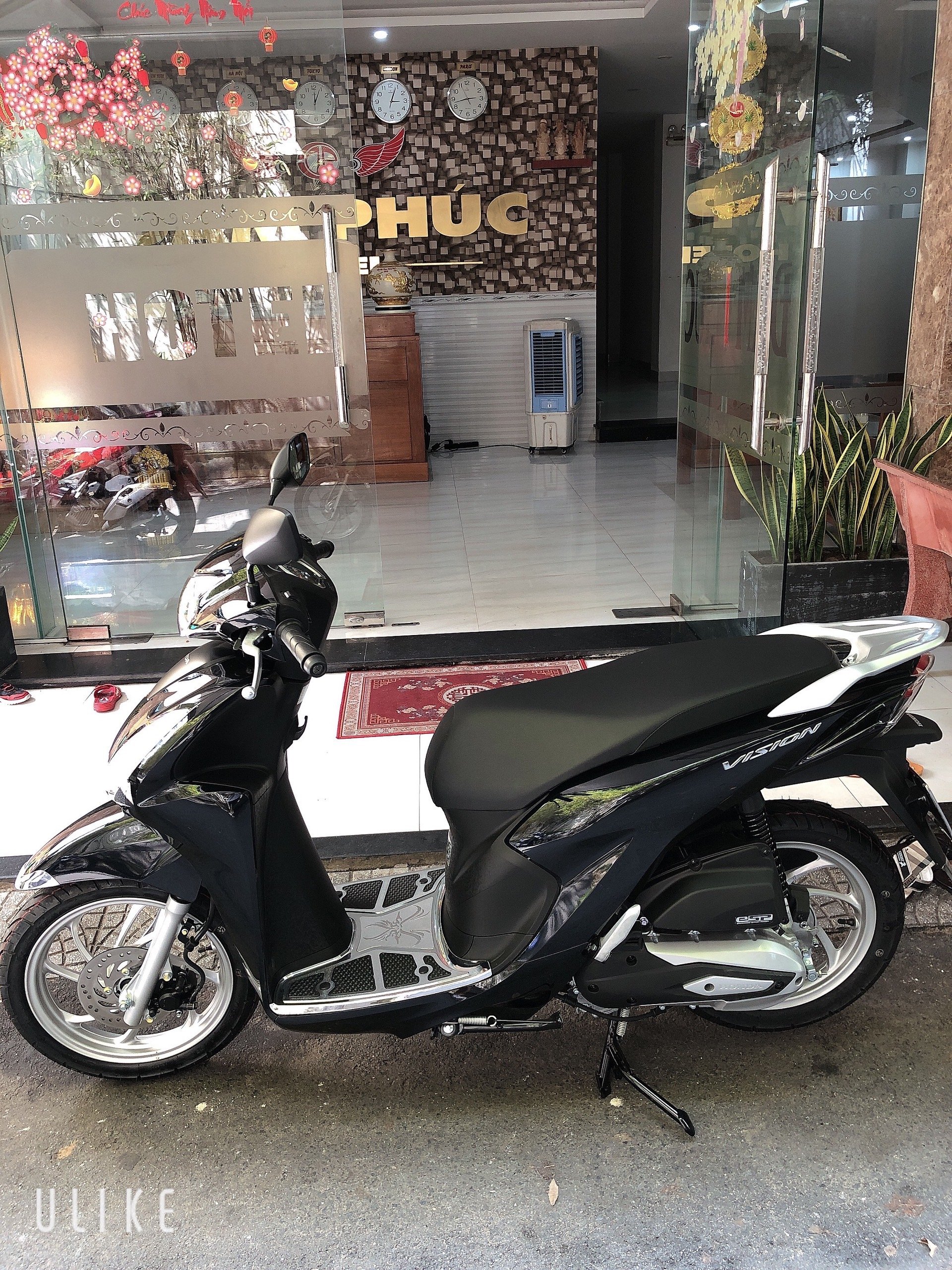 Motorbike for rent, Vision 1